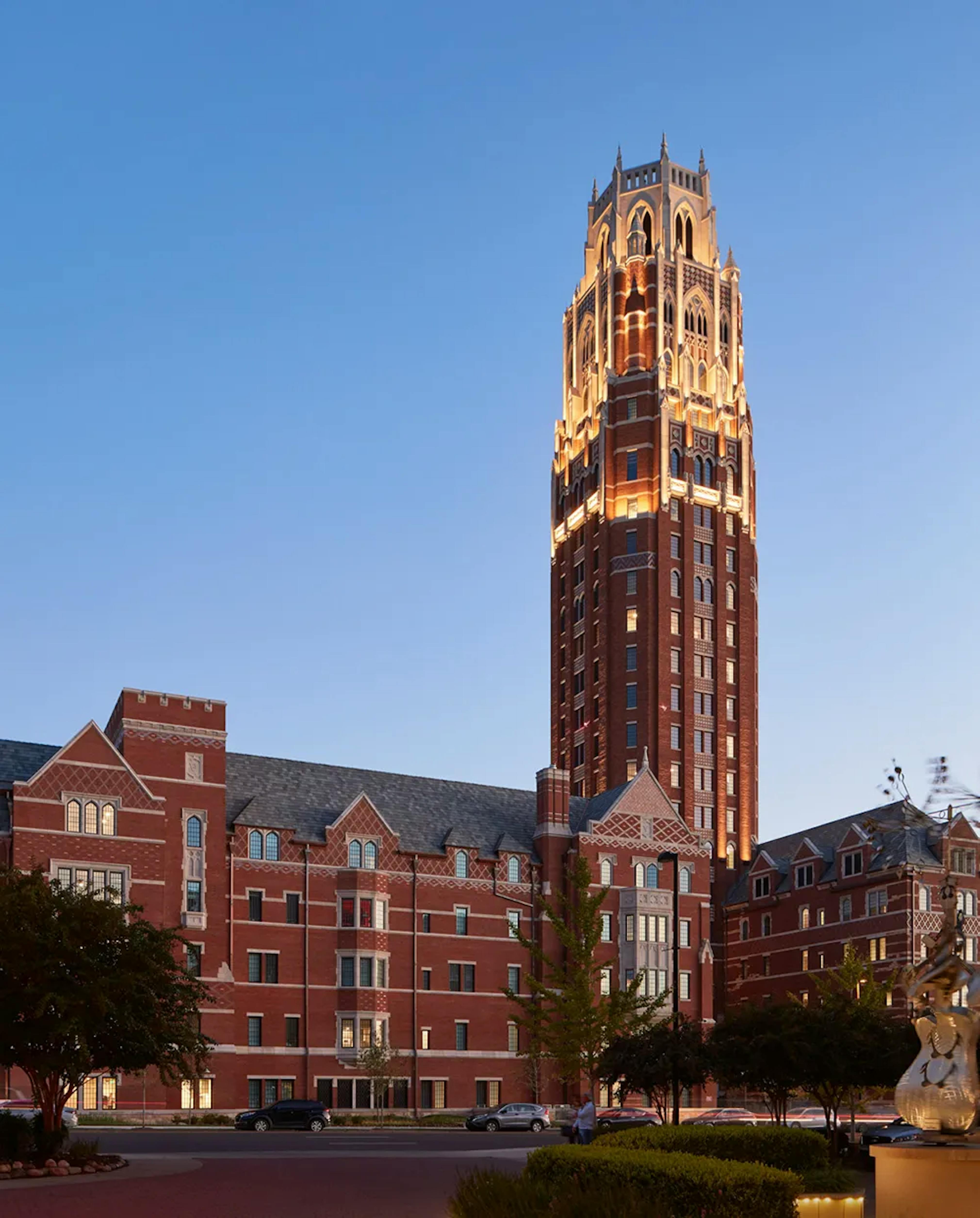 Vanderbilt University_Rothschild_Residential Hall Exterior Brick Facade Dusk_HASTINGS Architecture